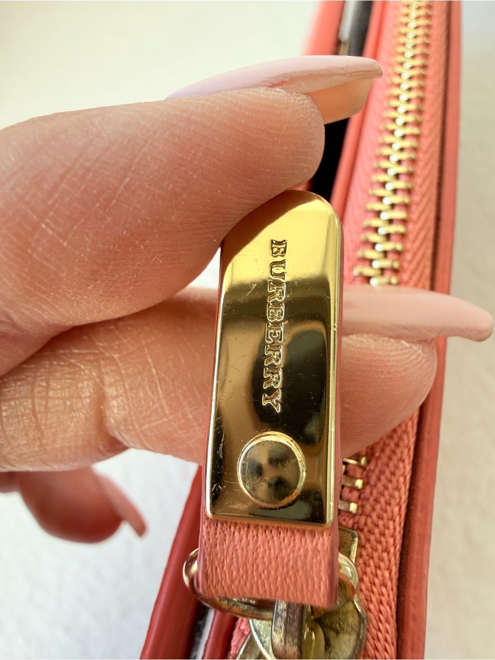 Authentic Burberry Coral Pink Leather Zip-Around Wallet with Gold Logo - Picture 5 of 10